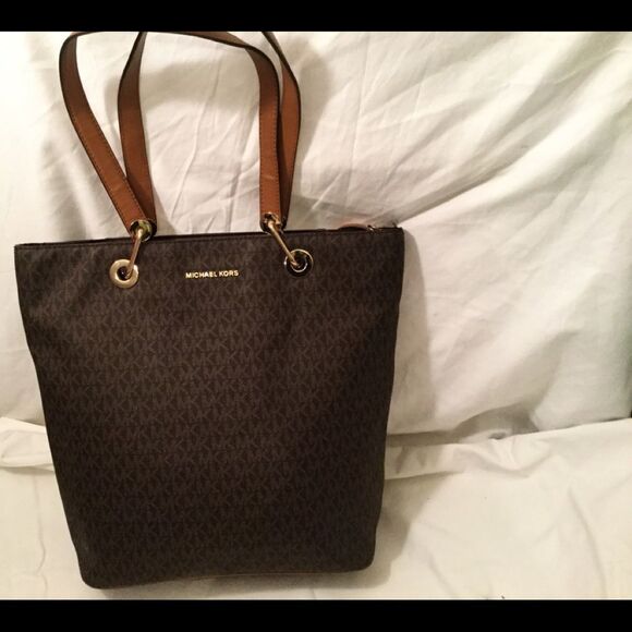 MICHAEL KORS LARGE ZIPPER TOTE MK LOGO SIGNATURE RAVEN - Picture 2 of 16